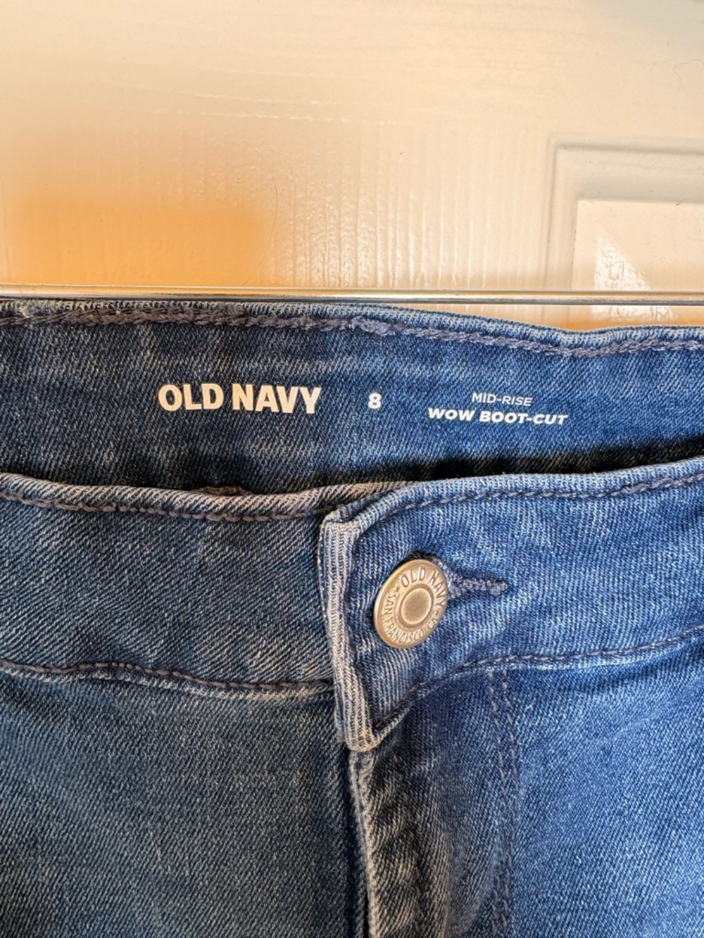Old Navy Straight-Leg Mid-Rise Jeans in Medium Blue Wash Size 8 - Picture 5 of 7